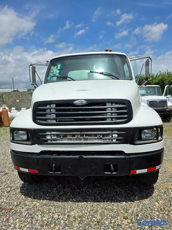 camiones y vehiculos pesados - Camión Cisterna de GLP Sterling M7500 en Venta 1