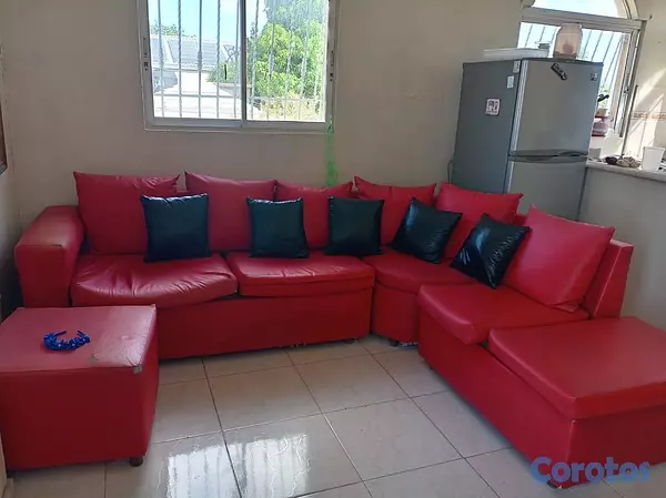 muebles y colchones - Se vende un Juego de Muebles color Rojo Vin8o y un Juego de comedor del mismo co 1