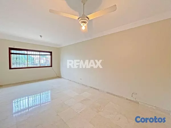 casas - Casa/Local Comercial en alquiler en Las Praderas 4