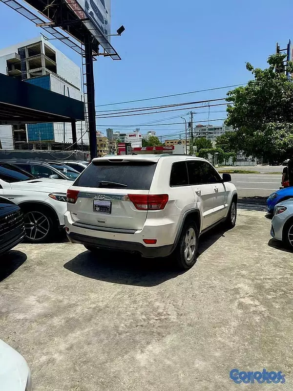 jeepetas y camionetas - Jeep Grand Cherokee Laredo 2012 7