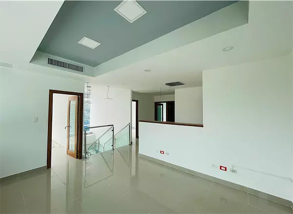oficinas y locales comerciales - Local en torre corporativa 8