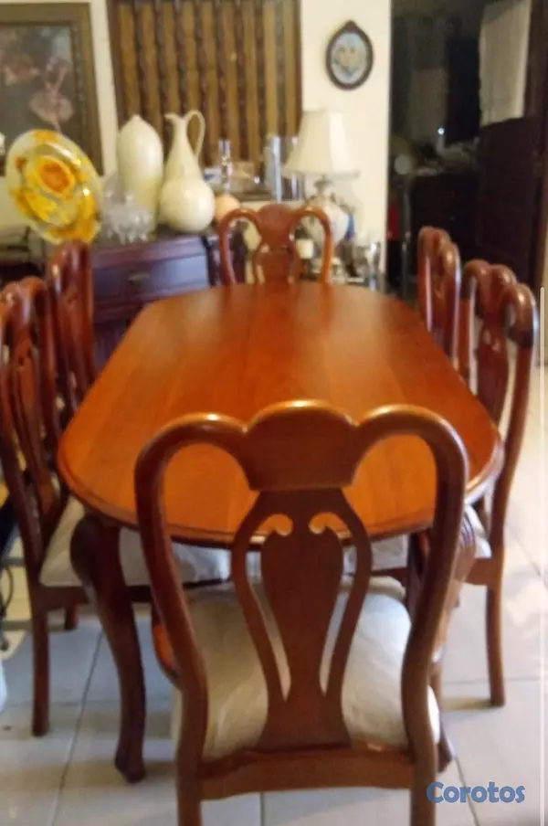 muebles y colchones - Se vende por viaje, Credenza, comedor, cuadro y vitrina en caoba!!!  5