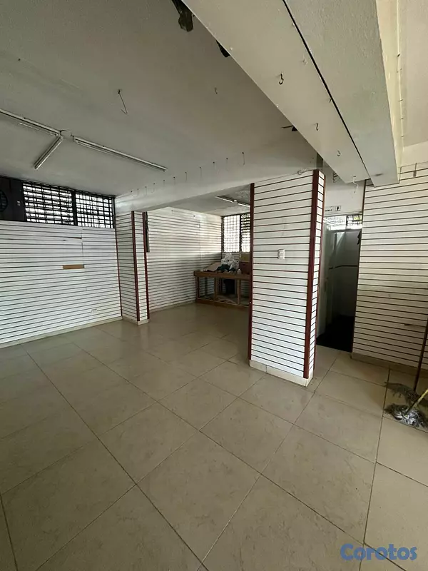 oficinas y locales comerciales - Rento local comercial en Gazcue  2