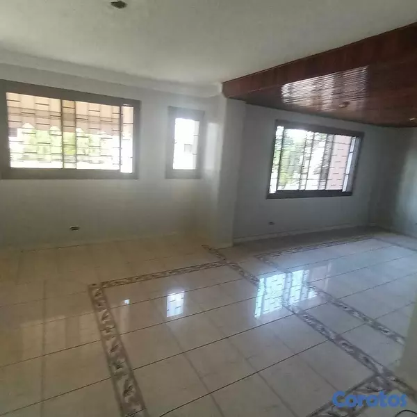 casas - Casa en alquiler en El millon habitaciones  5 10