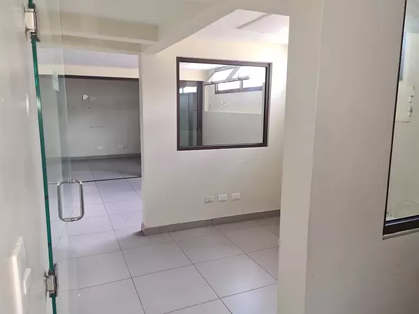 oficinas y locales comerciales - Alquilo Nave 2,200 mts Aut. Duarte Km 11 5
