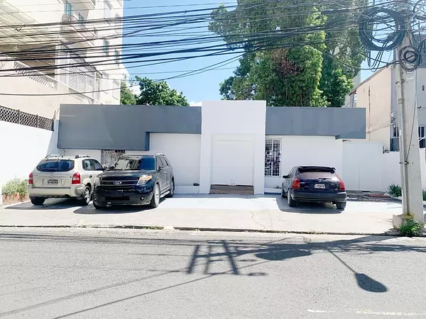 oficinas y locales comerciales - Local céntrico en Naco  2