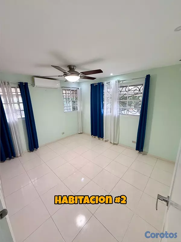 casas - Se vende casa frente a la Sirena de la charles de  18