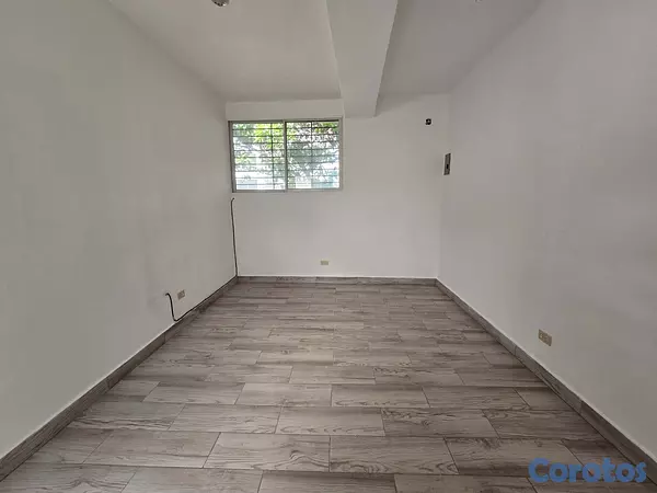 oficinas y locales comerciales - Locales de 12 m2 Segundo Nivel en Los Restauradore 4
