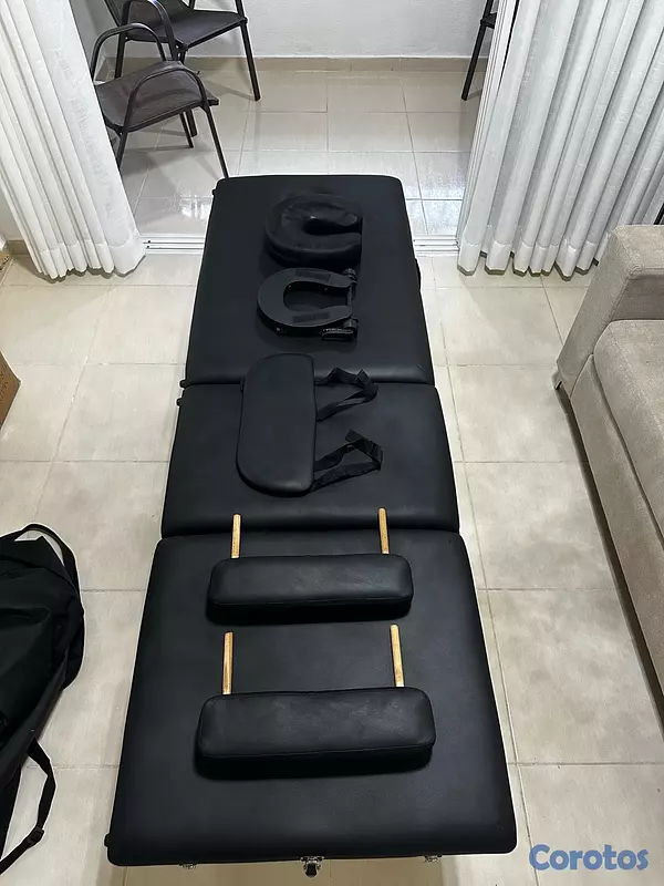 Salud y Equipamiento Médico - Vendo camilla para masajes portátil con su estuche y todos sus accesorios. 2