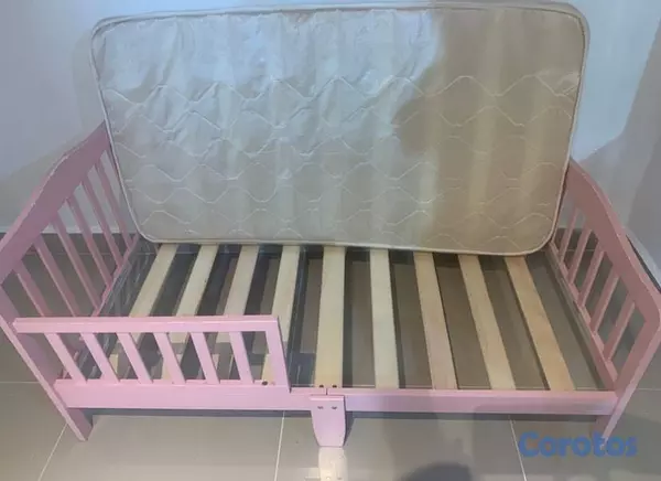 muebles - Se vende cama de niña con su corchon