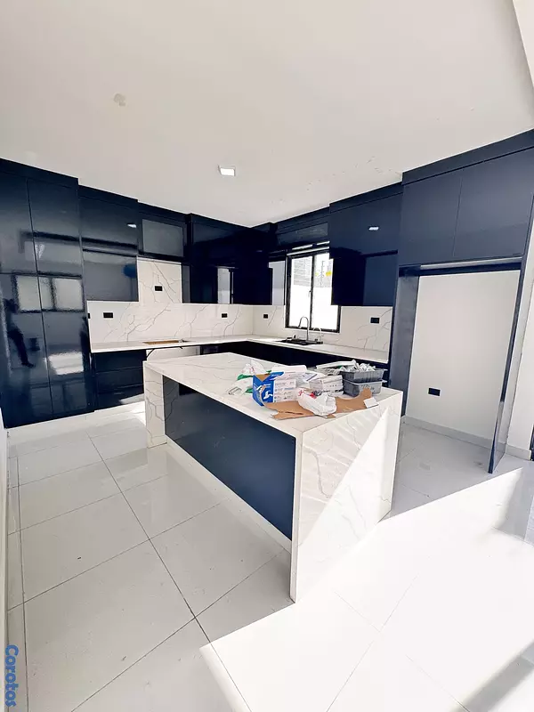 casas - venta de casa de lujo  con piscina en la autopista de San isidro con 3 niveles  4