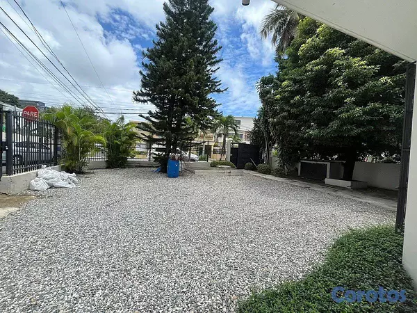 oficinas y locales comerciales - Casa en Venta en Gazcue, Santo Domingo | Ideal para Clínica o Centro de Estética 4