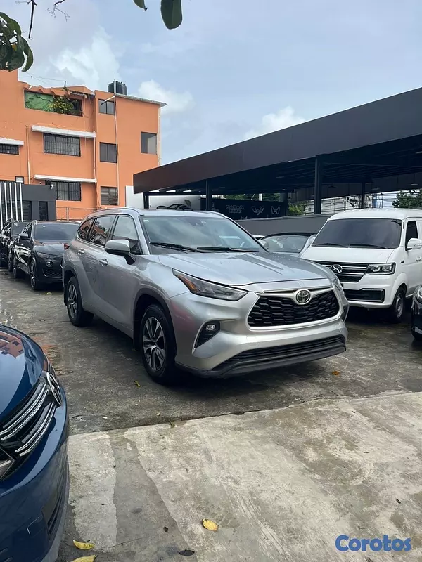 jeepetas y camionetas - Toyota Highlander XLE 2020 3