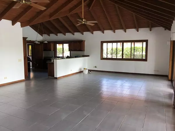 casas vacacionales y villas - Hermosa Villa de 4 Habitaciones en Golf Cottage, La Romana  3