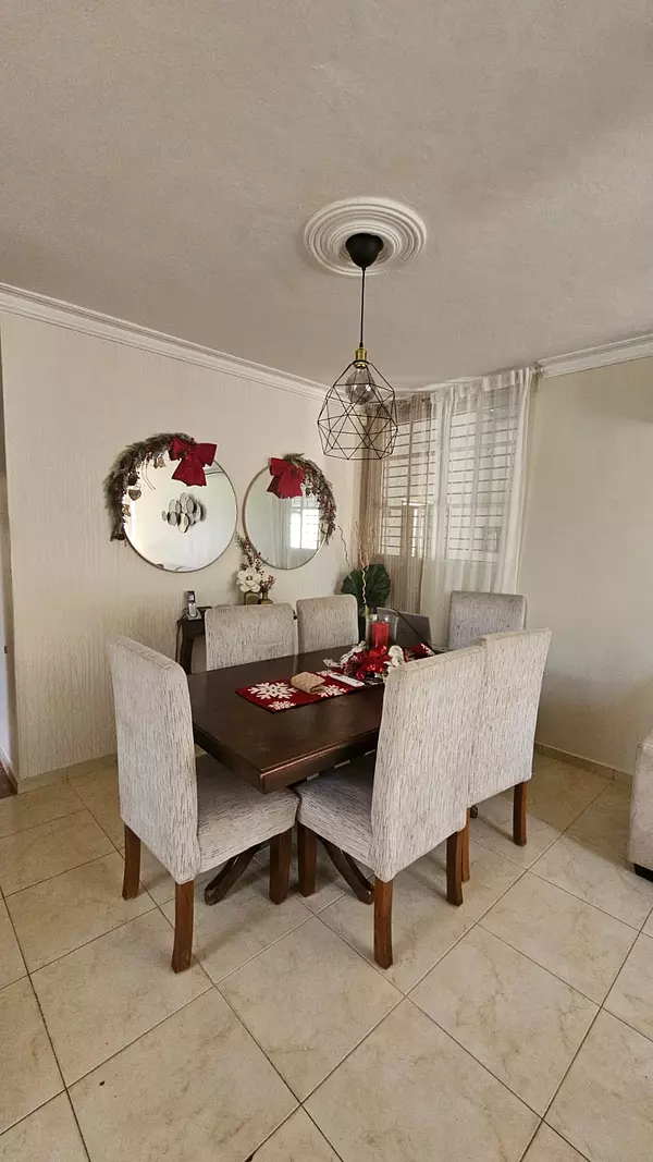 casas - VENDO CASA EN LA AV. INDEPENDENCIA  4
