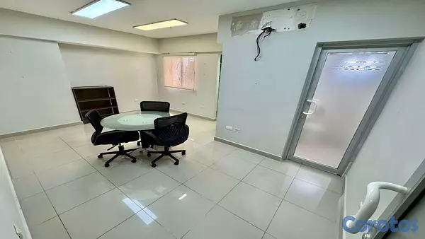 oficinas y locales comerciales - Oficina Comercial en Alquiler Semi-Amueblada Ensanche Julieta 4
