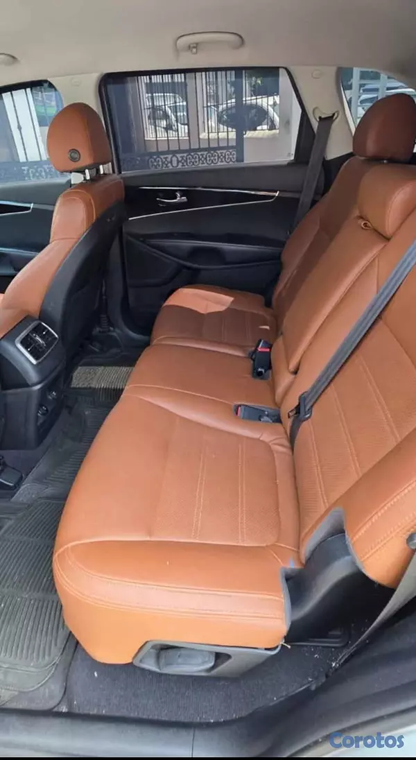 jeepetas y camionetas - Vendo Kia Sorento 3 filas de asientos año 2018  6
