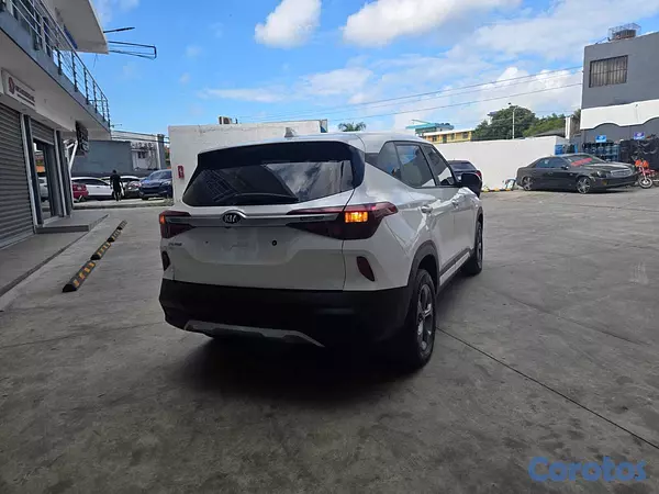 jeepetas y camionetas - KIA SELTOS 2022 BLANCO DIESEL 20