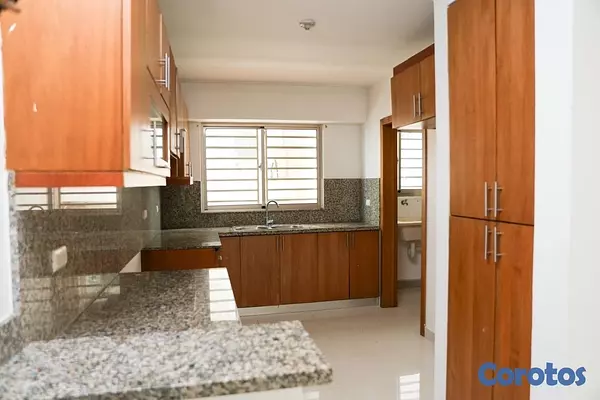 apartamentos - Alquiler de apartamento amplio en Bella Vista, 3 habitaciones, terraza y balcón
 2