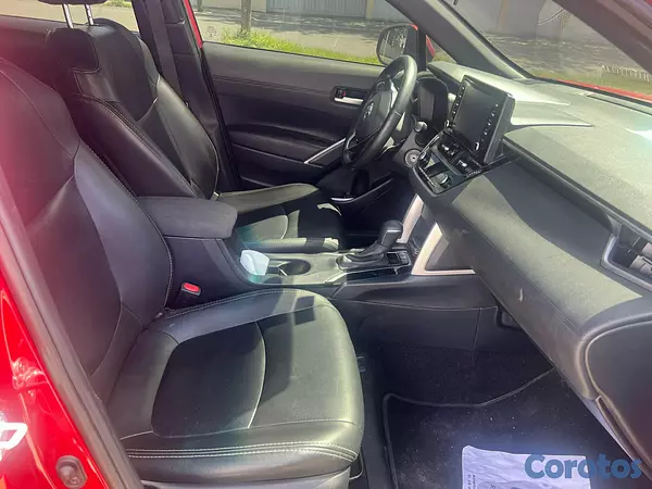 jeepetas y camionetas - Toyota Corolla cross 2022 cómo nueva 5