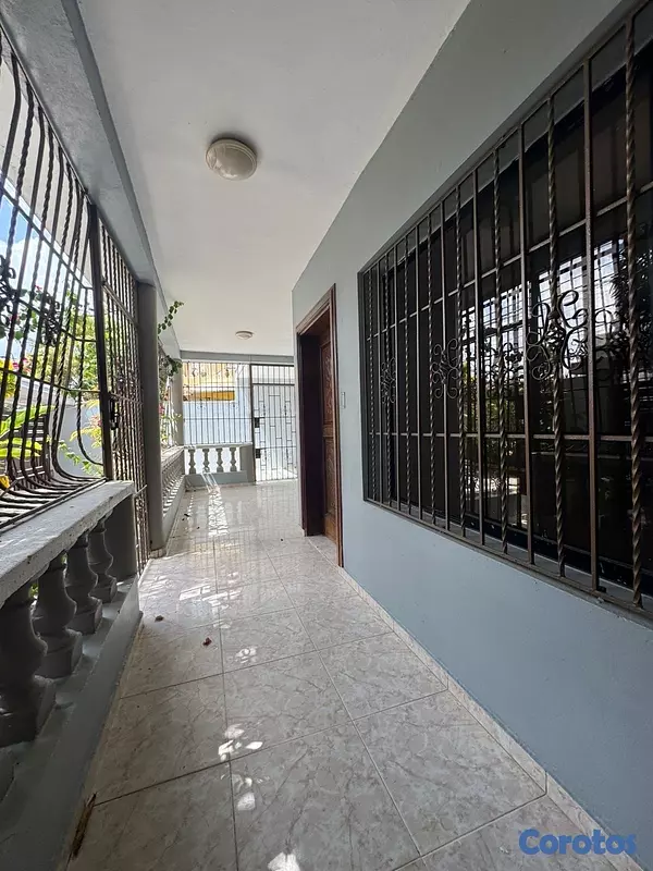 casas - venta de casa de dos niveles separados en vista hermosa Santo Domingo este  9