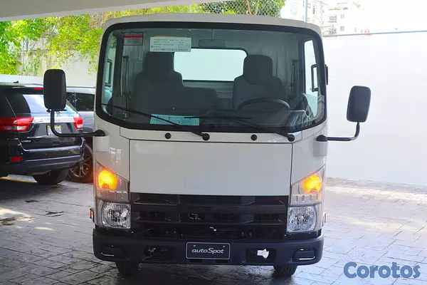 camiones y vehiculos pesados - Isuzu QMR 12 Pies 2