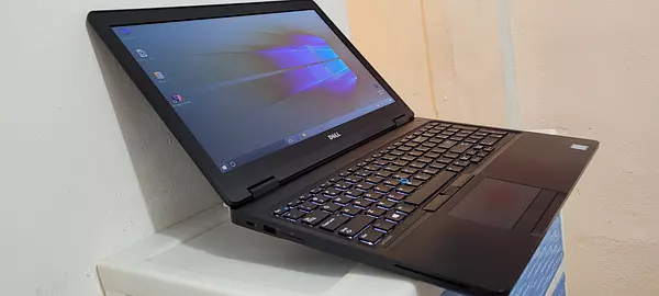 computadoras y laptops - Dell Gamer 17 Pulg Core i7 8va Gen Ram 16gb ddr4 Disco 256gb SSD Nvidea 2gb Dedi 2