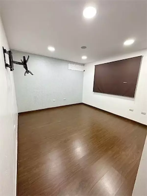 oficinas y locales comerciales - Espacio amplio en los prados  4
