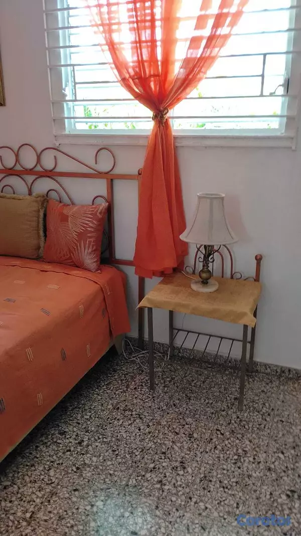 habitaciones y viviendas compartidas - HABITACION AMUEBLADA PARA DAMA QUE TRABAJE 1