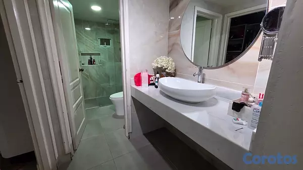 apartamentos - vendo bella vista tres habitaciones amplias con baño dos parqueos estudio servi 10