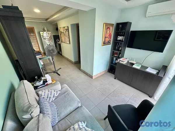 apartamentos - vendo naco segundo nivel una habitación terraza 1.5 baños parqueo área de lavado 6