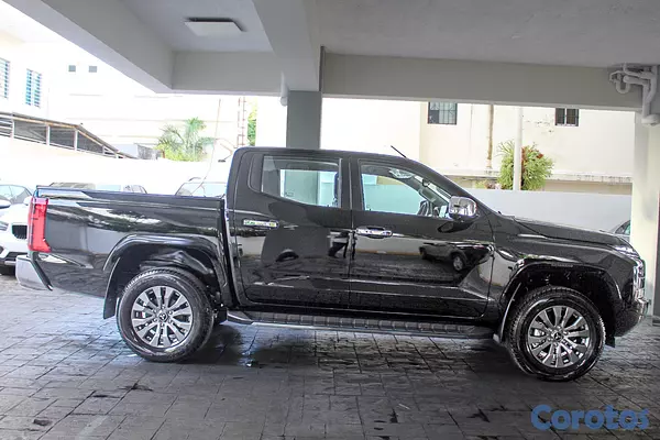 jeepetas y camionetas - Mitsubishi Motors L 200 5