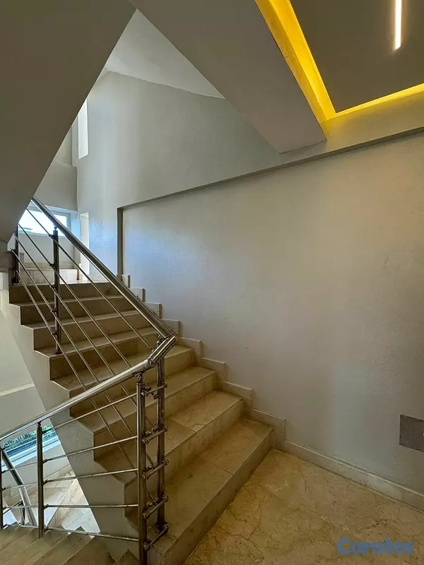 apartamentos - 📍 Alquiler en La Esmeralda, Apartmanto de 3 habita 20