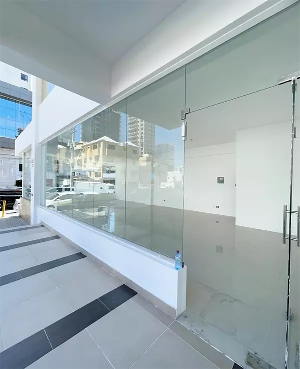 oficinas y locales comerciales - Local céntrico en Piantini  3