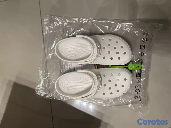 zapatos unisex - Crocs Unisex blanca size 9M 11W 3
