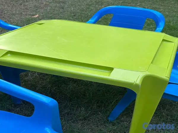 muebles - Vendo 28 sillas y 7 mesas de plástico  3