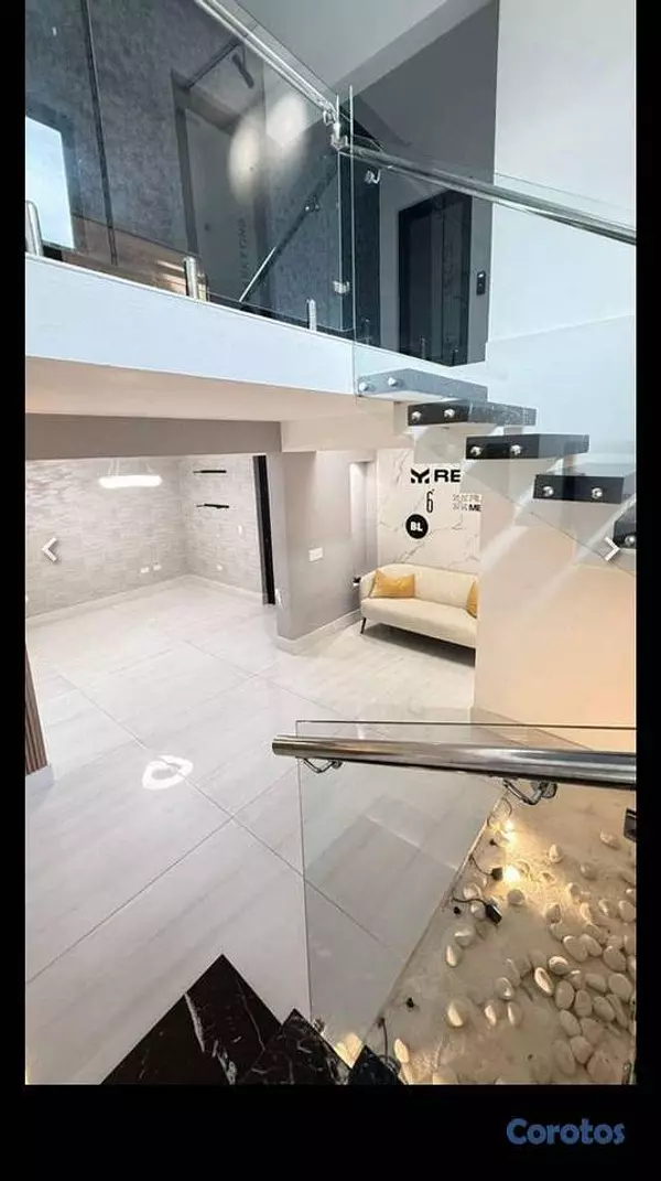 oficinas y locales comerciales - Local en alquiler con 5 oficinas privadas en Las P 2