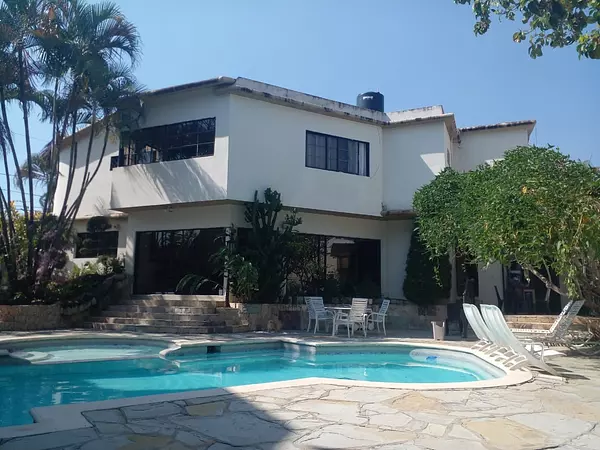 casas - Espaciosa Casa con Piscina en Arroyo Hondo, Santo Domingo 2