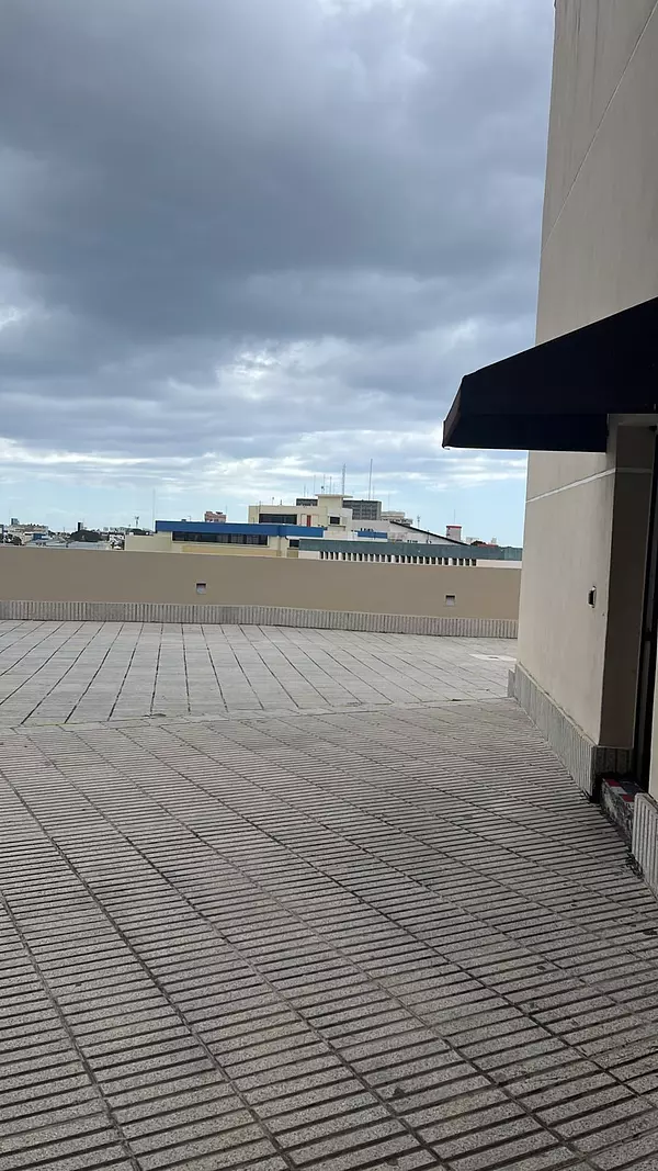 oficinas y locales comerciales - Vendo Sambil local de 42 mts mas 360 mts terraza ideal para Roof Topp 3