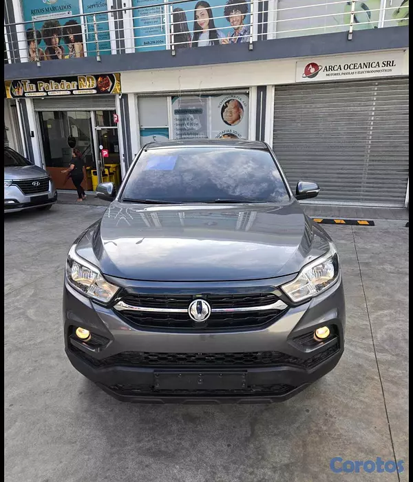 jeepetas y camionetas - KGM REXTON 2021 GRIS OSCURO DIESEL 10