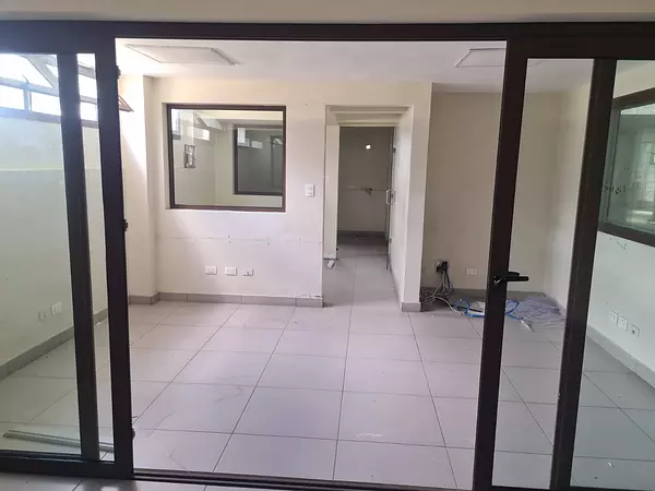 oficinas y locales comerciales - Alquilo Nave 2,200 mts Aut. Duarte Km 11 9
