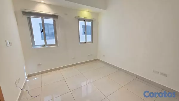 apartamentos - alquiló piantini piso 8 tres habitaciones con su baño family dos parqueos balcón 3