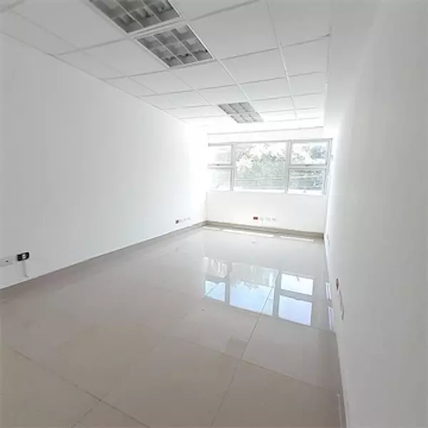 oficinas y locales comerciales - Local en la Esperilla céntrico y amplio  2