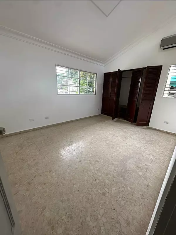 casas - Casa en alquilar Sector la Castellana Sto Dgo D.N 

 4