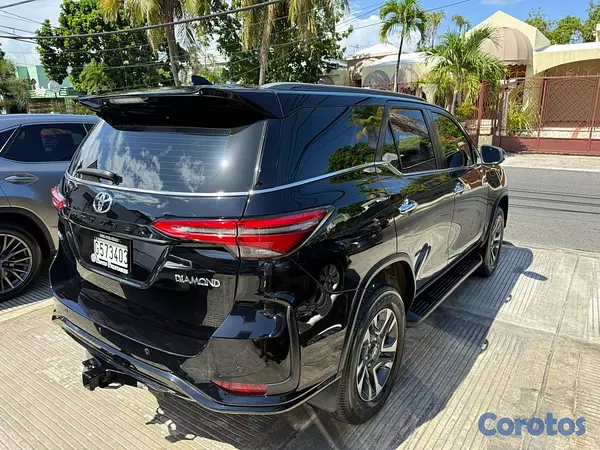 jeepetas y camionetas - Toyota Fortuner Diamond 2022 10