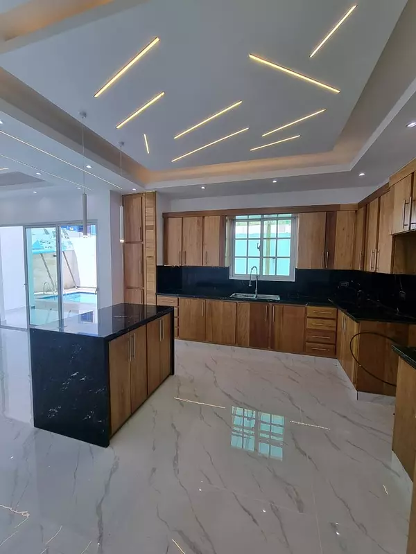 casas - Hermosa Residencia de 2 Niveles en La Vega  8