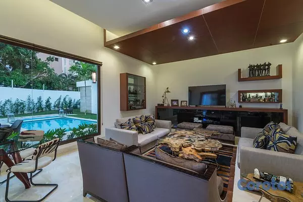 casas - ¡Amplia y Moderna Casa de un Solo Nivel con Piscina en Los Cacicazgos! 7
