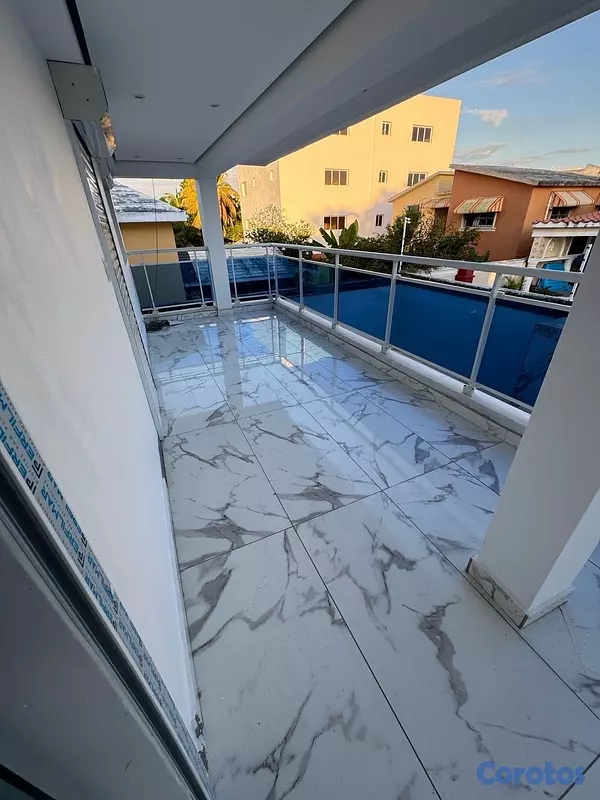 casas - venta de casa con 431mts y piscina en Amapola Santo Domingo este  8