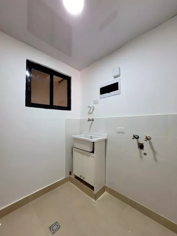 apartamentos - Apartamento en venta Segundo Piso con terraza y parqueos techados (E.O) 9