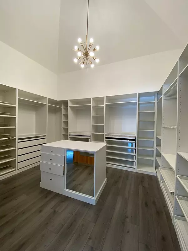 apartamentos - Naco 280,000 USD
3 Habitaciones (Cada una con su baño).
1 habitación de serv.  9